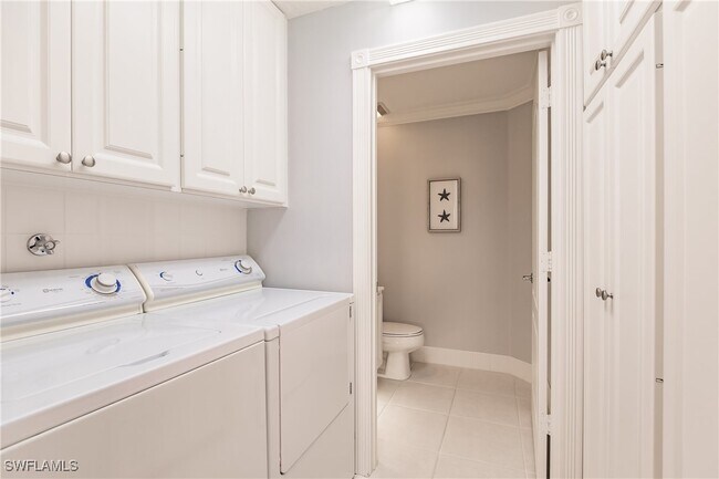 Building Photo - 6032 Towncenter Cir