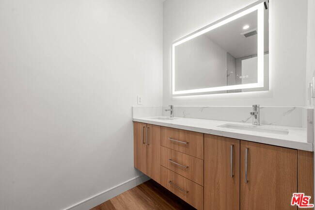 Building Photo - 1920 S Sherbourne Dr