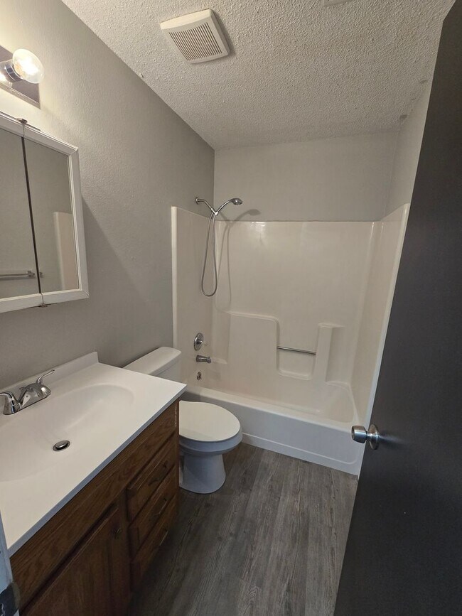 Building Photo - 1 Bedroom Apartment in Osage Beach!