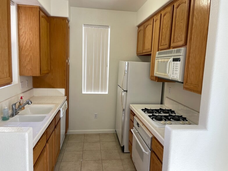 Kitchen - 8664 New Salem St