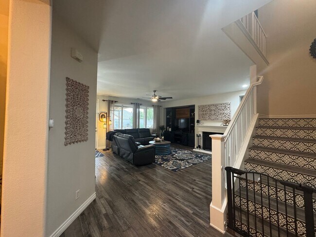 Building Photo - Beautiful 5 Bedroom, 3 Bath Home + Loft in Quail Lake, Clovis, CA