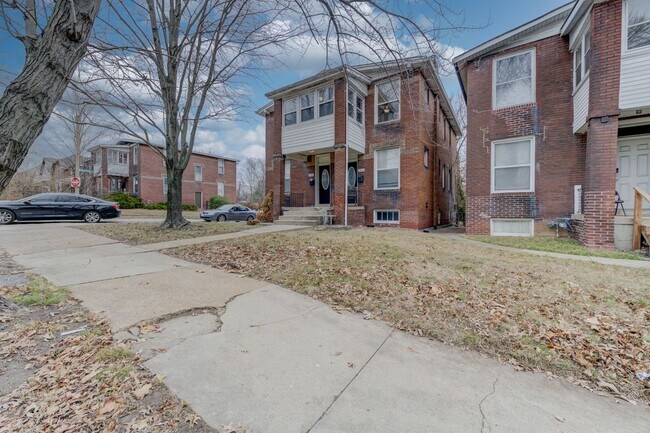 Building Photo - 1300 McCausland Ave