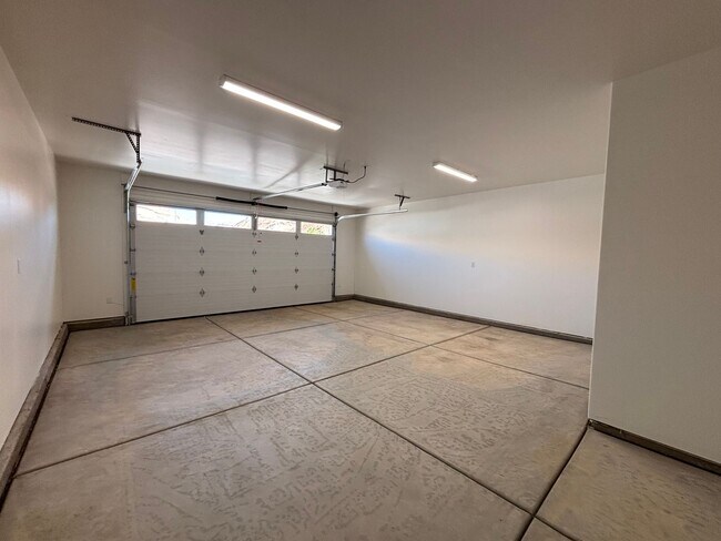 Building Photo - BRAND NEW 4 BEDROOM HOME OR RENT!
