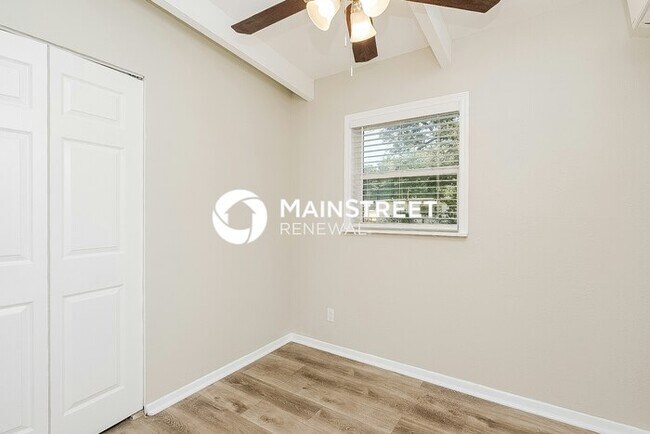 Building Photo - 3 Bedroom Pet-Friendly Home in TAMPA, FL with Main Street Renewal