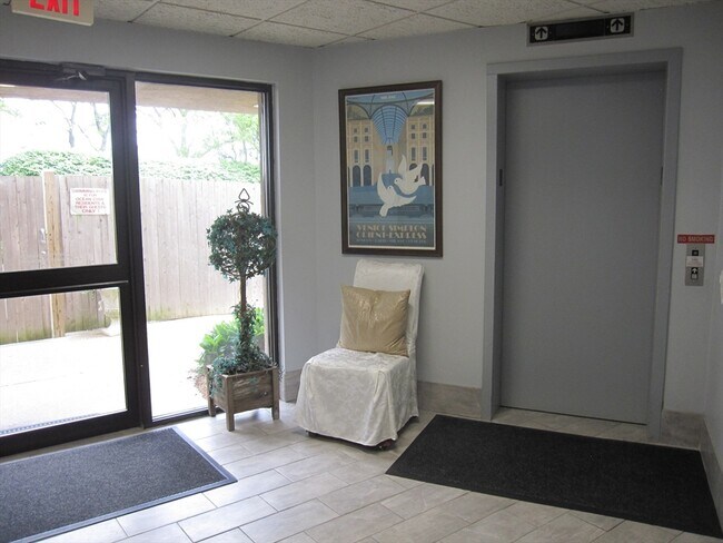 Building Photo - 677 Quincy Shore Dr
