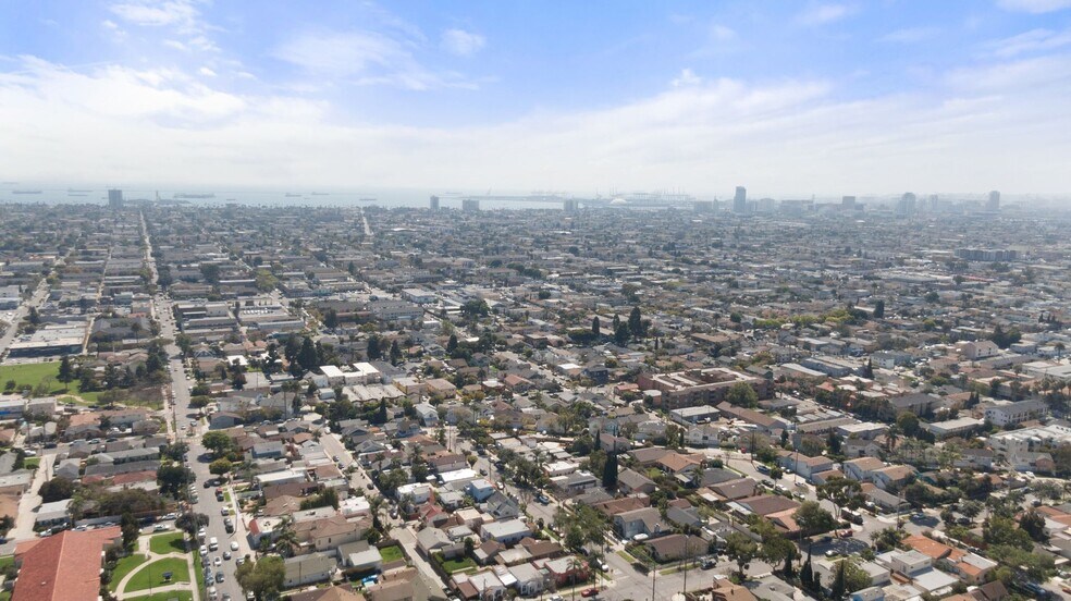 Building Photo - 2652 E 15th St