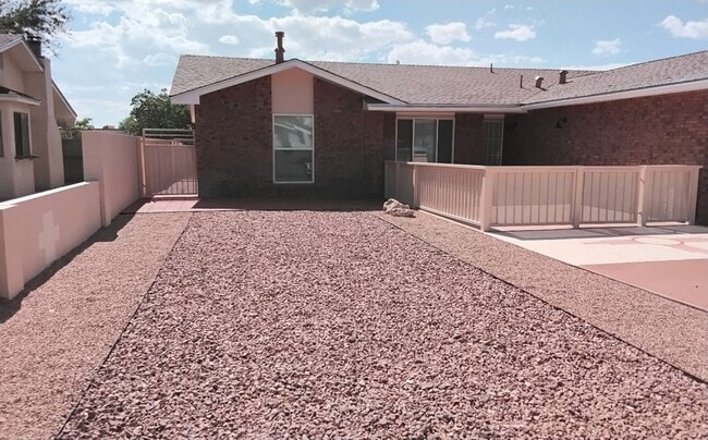 Building Photo - Heritage Hills Four Bedroom