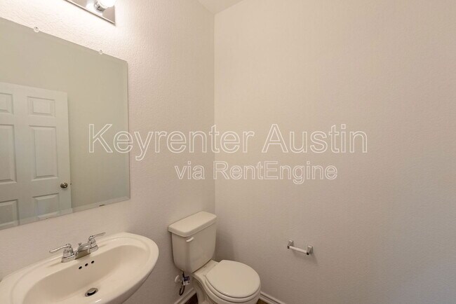 Building Photo - 1520 Holly Lk Dr