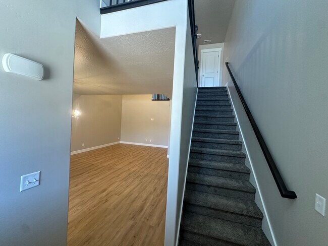 Building Photo - 1607 Stark Dr