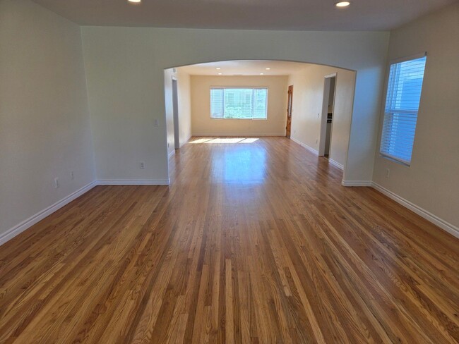 Building Photo - 4 BR / 2 BA near SDSU available immediately.