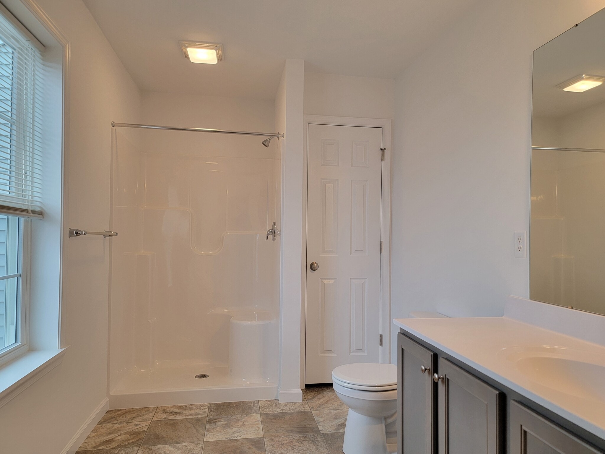 Building Photo - 140 Robert Cir