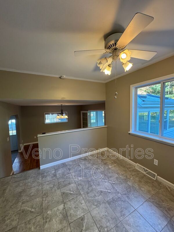 Building Photo - 72 Hathorn Blvd