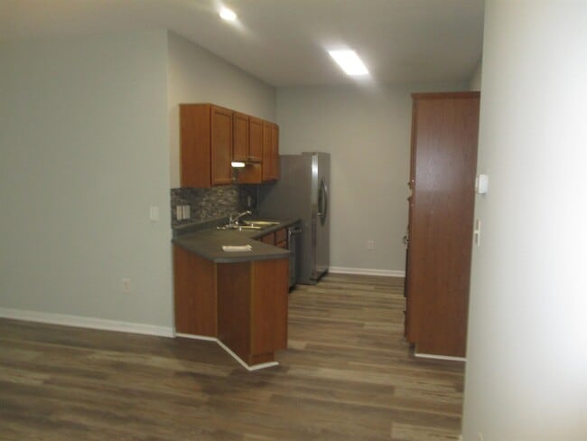 Building Photo - 100 Lazy Willow Ln