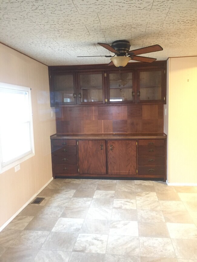 Building Photo - 5743 Sullivan Trail