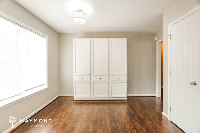 Building Photo - 694 S Hillcrest Rd