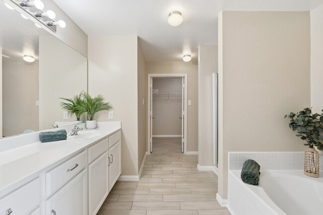 Building Photo - 1001 Strawberry Ridge Dr