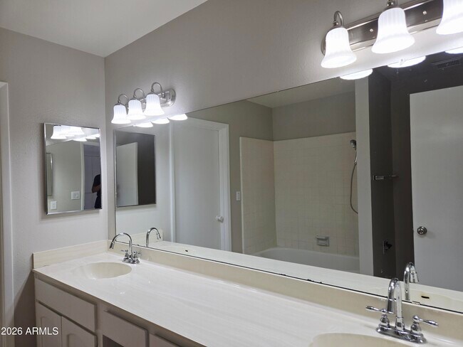 Building Photo - 5132 W Las Palmaritas Dr