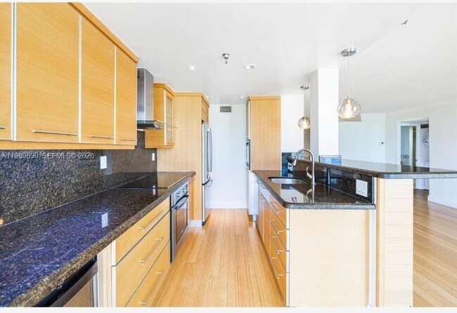 Building Photo - 290 174th St St