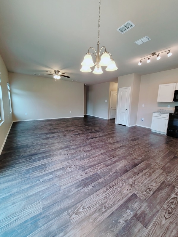Building Photo - 5804 Deauville Street