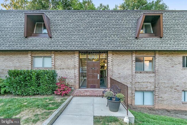 Building Photo - 11600 Vantage Hill Rd