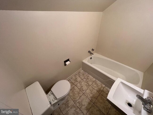 Building Photo - 212 Morton St