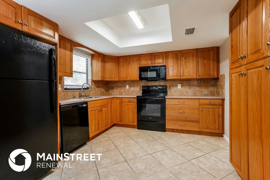 Building Photo - 113 NE 18th Pl