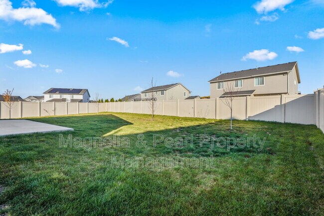 Building Photo - 17806 N Pegram Way