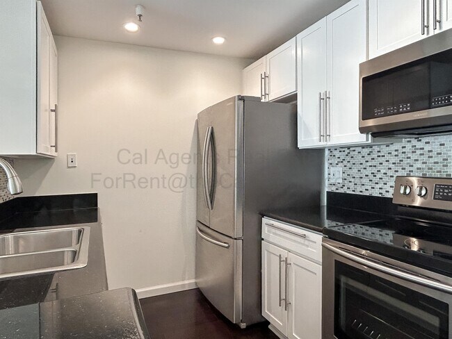 Building Photo - 6400 Christie Ave