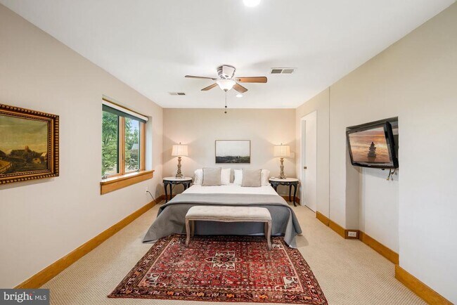 Building Photo - 35299 Snickersville Turnpike