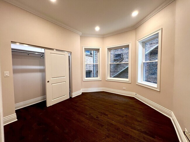 Building Photo - 670 W Sheridan Rd