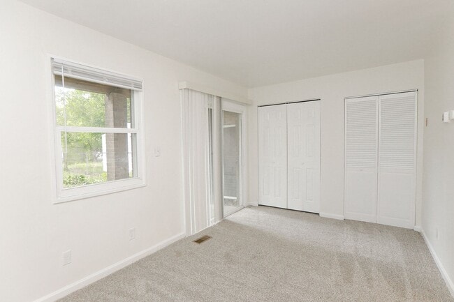 Building Photo - Bright, Clean, and Move-In Ready Townhome