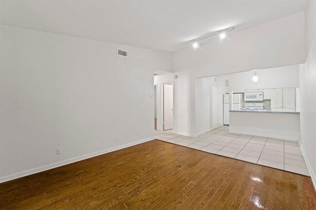 Building Photo - 2708 S 1st St