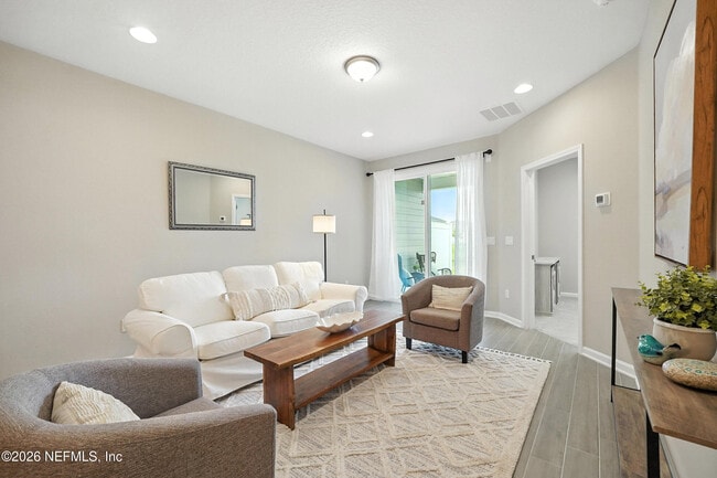 Building Photo - 698 Cherry Elm Dr