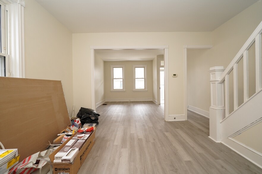 dining room - 407 S Claymont St