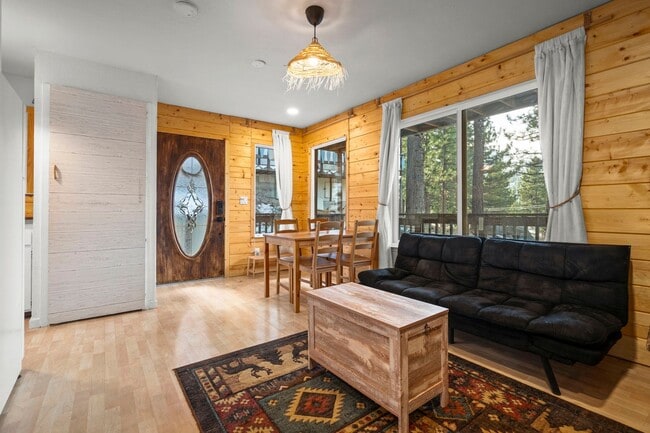 Building Photo - Nice condo near Heavenly available now!