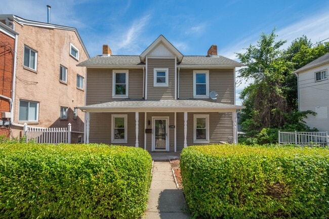 Building Photo - BLACK FRIDAY DEAL! SCORE 50% OFF 1ST MONTH'S RENT IF SIGNED BY NOV. 28! Beautiful 2 bedroom home ...