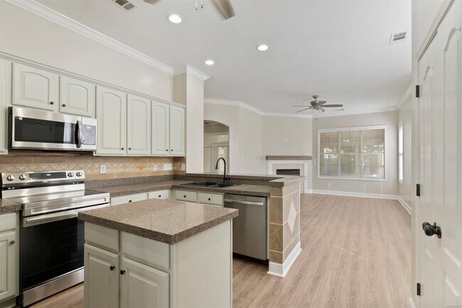 Building Photo - 8643 Carillion Pl