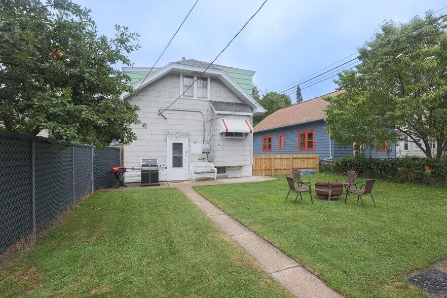 Building Photo - 1963 S 75th St