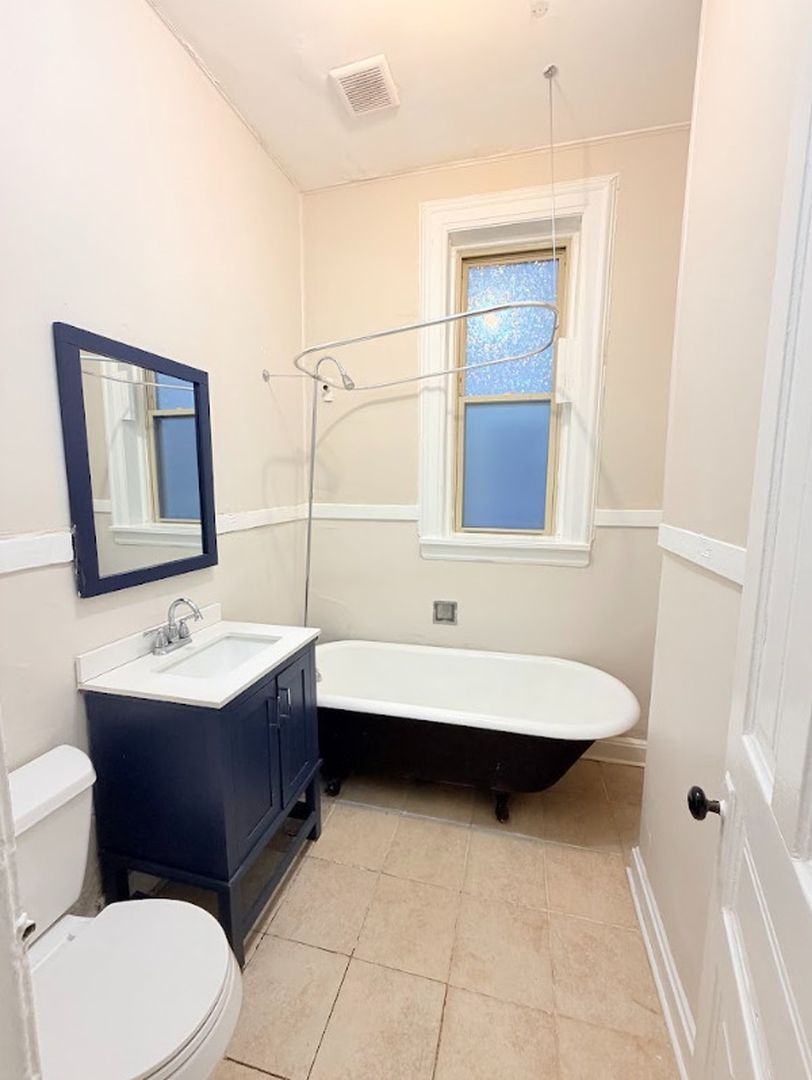 Building Photo - 1013 N Winchester Ave