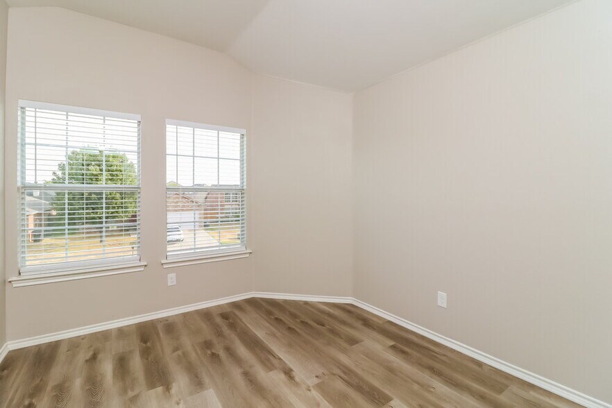 Building Photo - 2105 Pacino Dr
