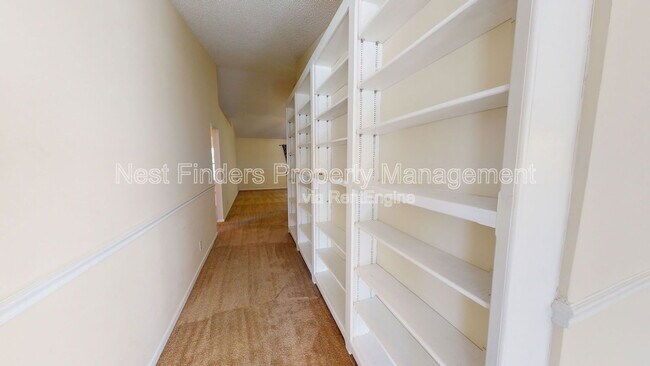 Building Photo - 1826 Blue Ridge Dr