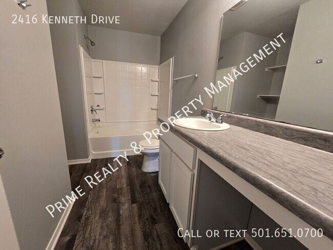 Building Photo - 2416 Kenneth Dr