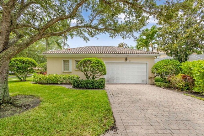 Building Photo - 121 Savona Dr