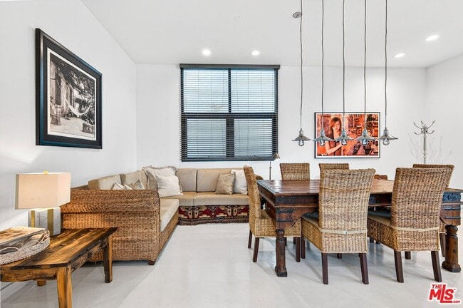 Building Photo - 11 Voyage St