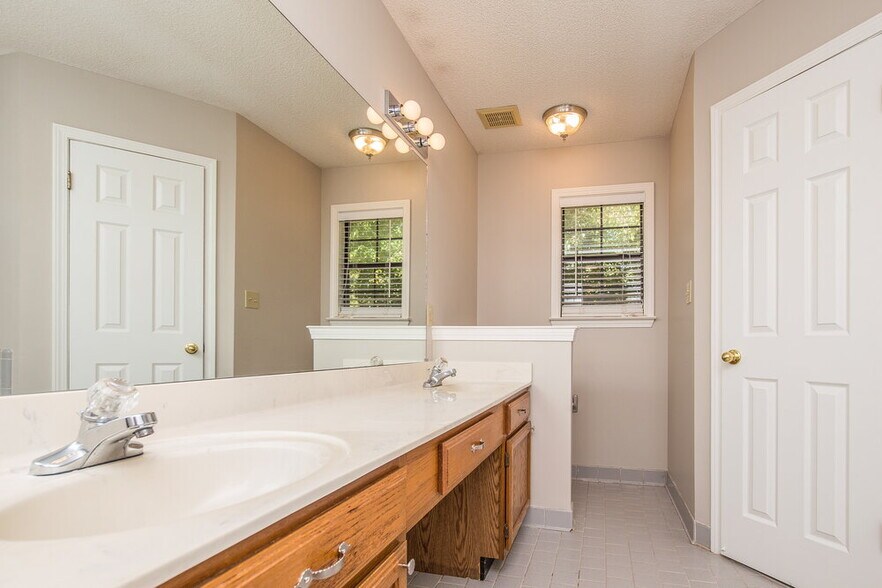 Building Photo - 390 Cherry Tree Ln