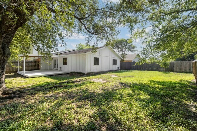 Building Photo - 22727 Smokey Hill Dr