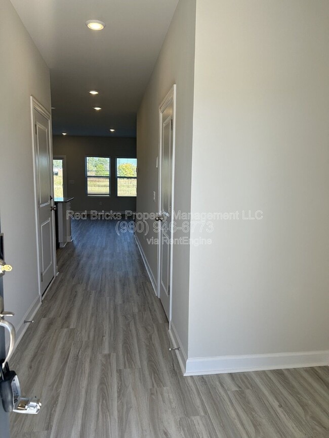 Building Photo - 1816 Braemar Vlg Dr