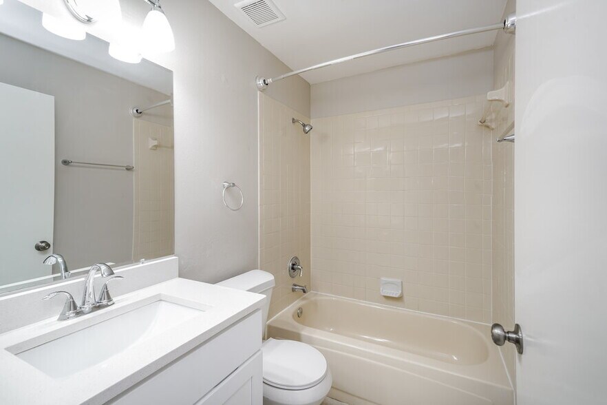Building Photo - 1831 Coyote Pl