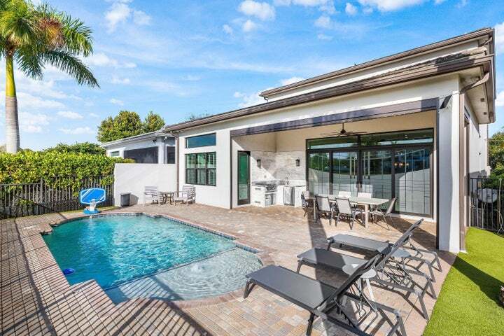 Building Photo - 17317 Santaluce Mnr