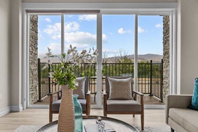 Building Photo - 2213 S Federal Way